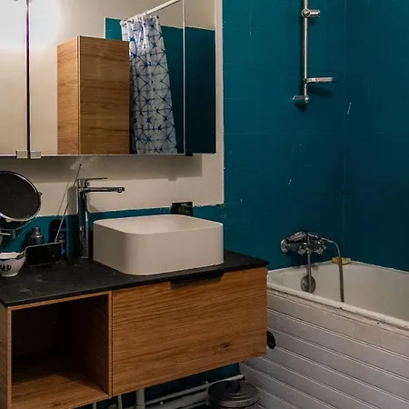 Loft-style Studio On The Outskirts Of פריז