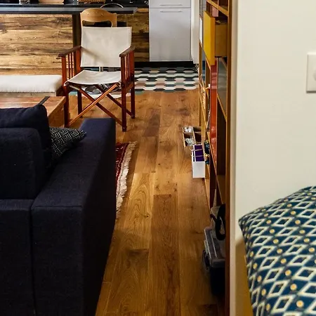 Loft-style Studio On The Outskirts Of * פריז